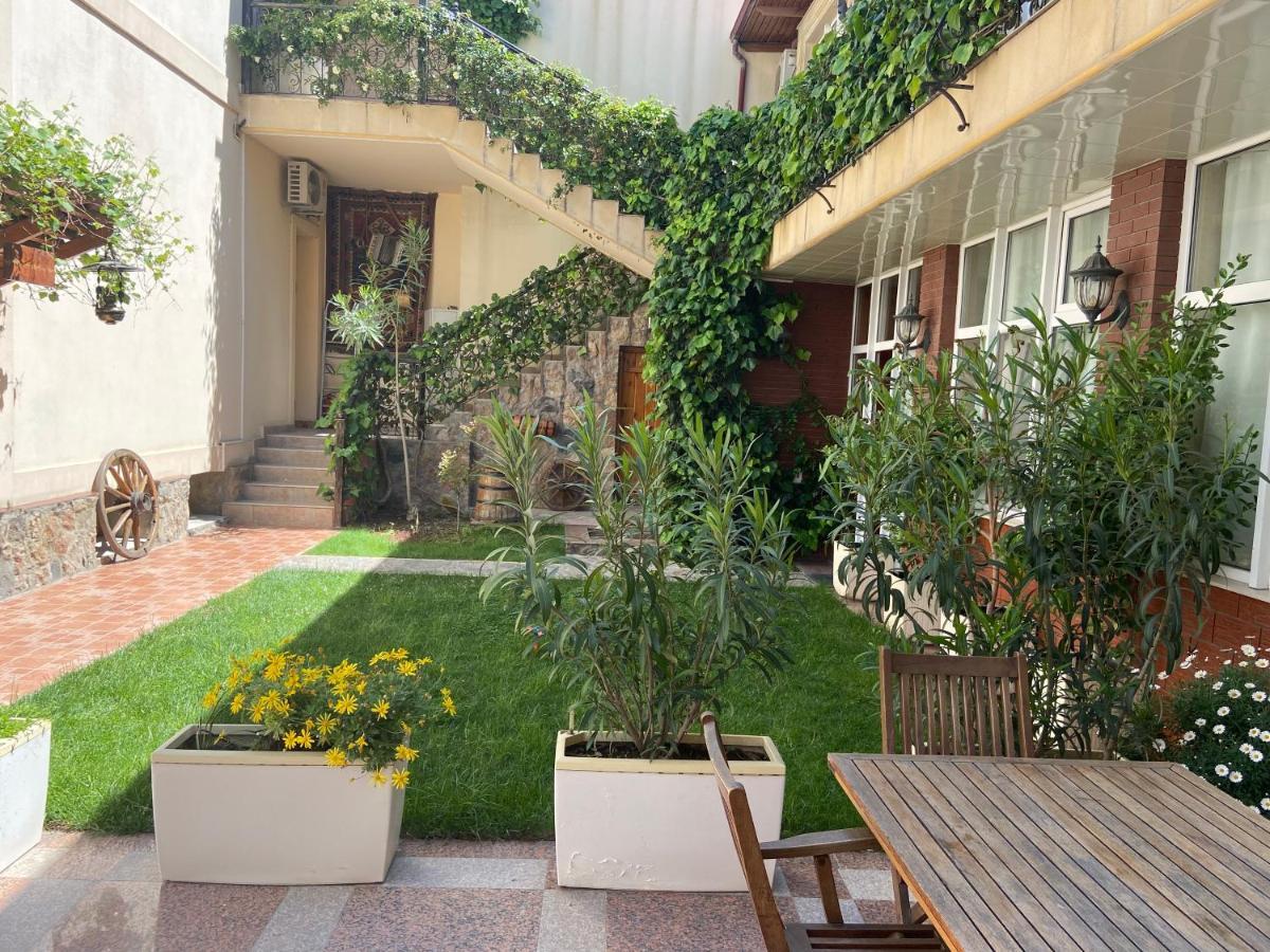 East Legend Hotel Baku Exterior foto