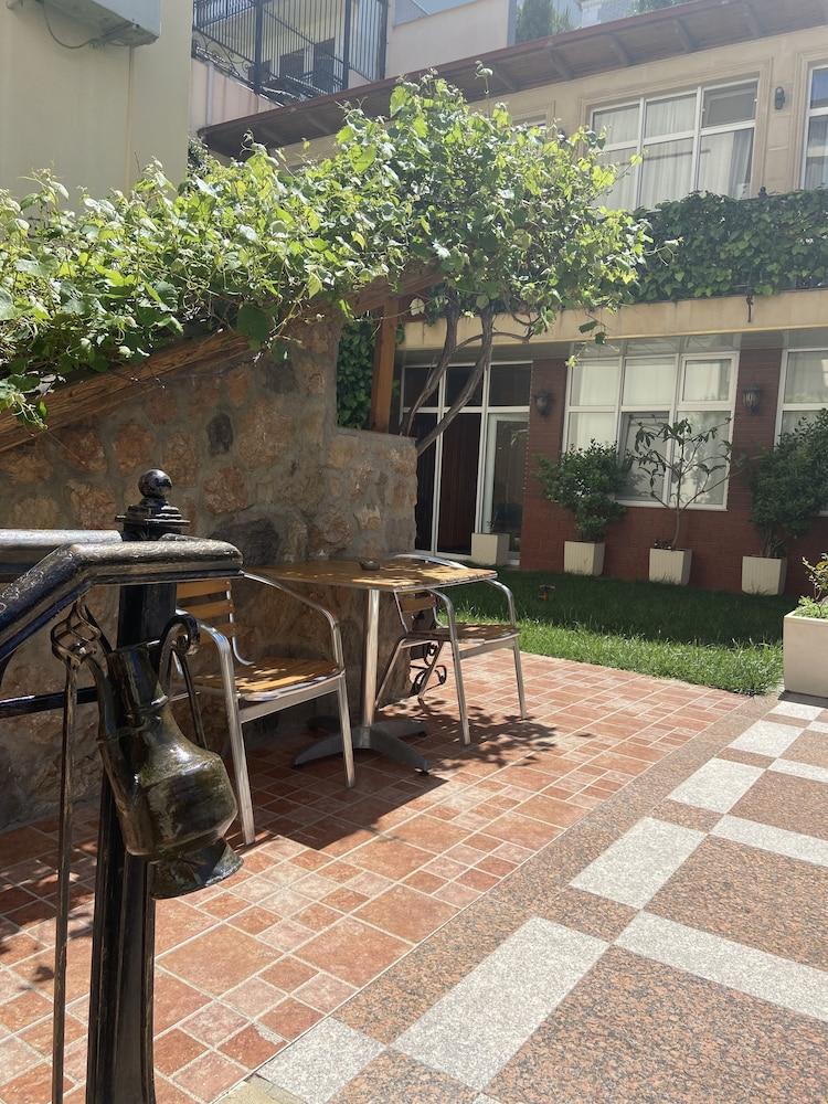 East Legend Hotel Baku Exterior foto