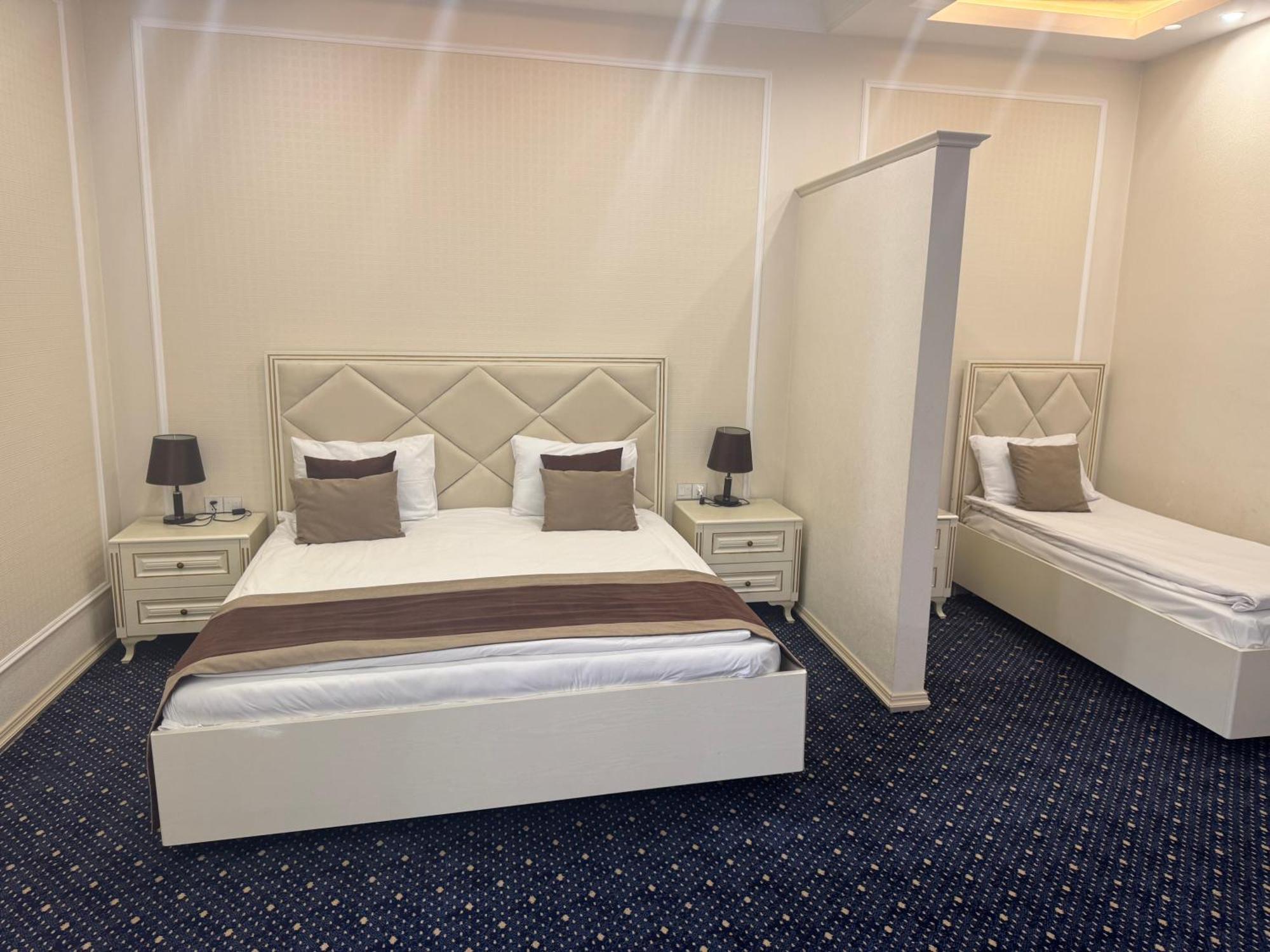 East Legend Hotel Baku Exterior foto