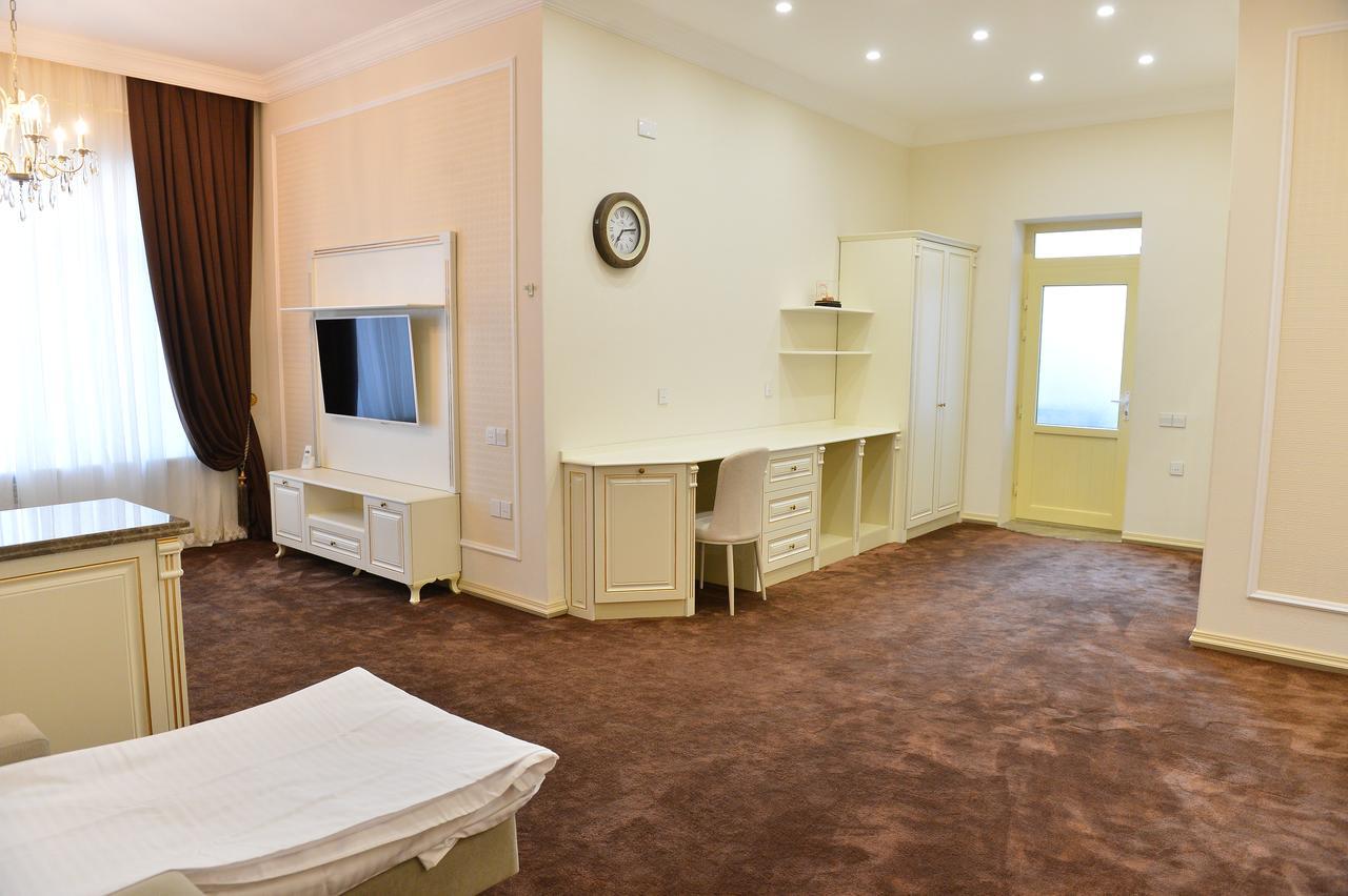 East Legend Hotel Baku Exterior foto