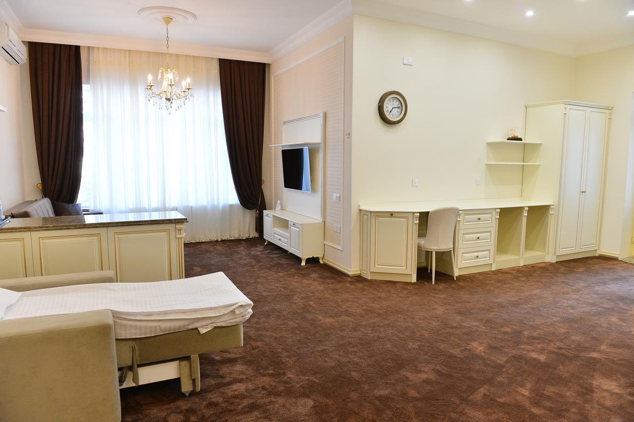East Legend Hotel Baku Exterior foto