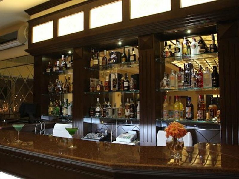 East Legend Hotel Baku Exterior foto